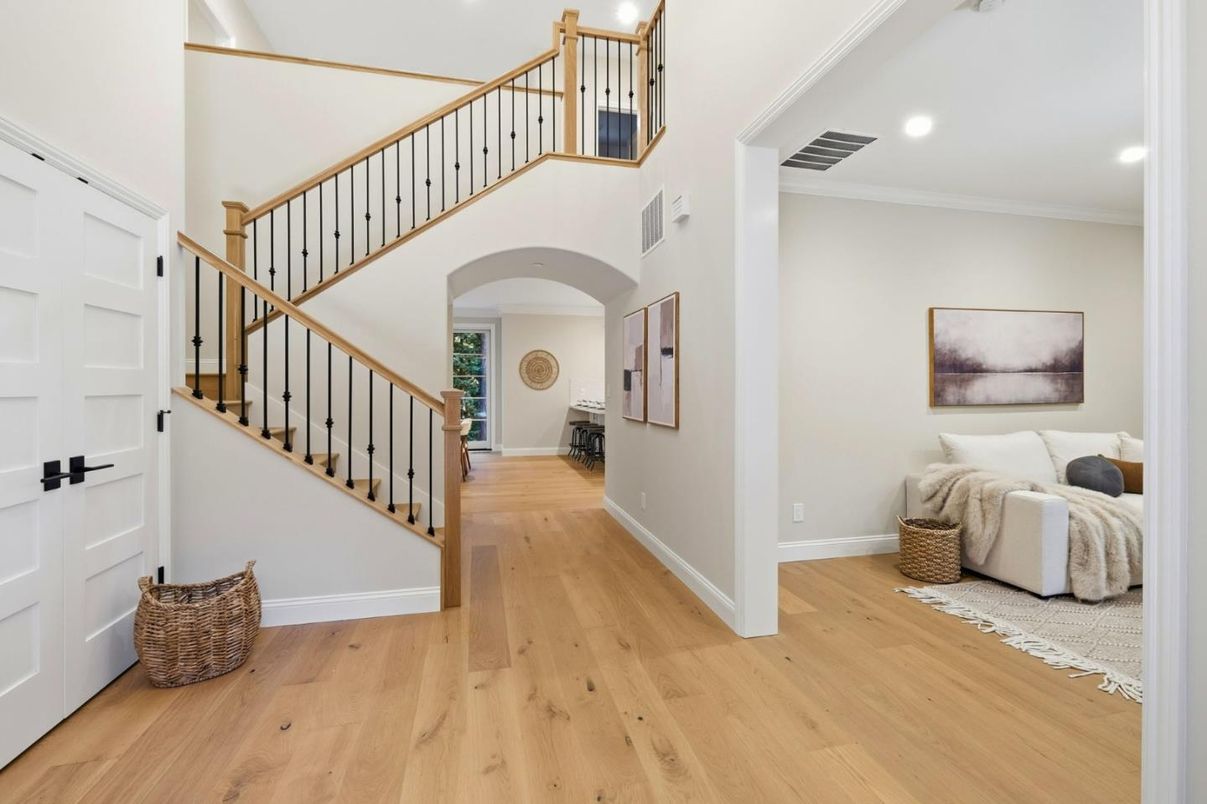 Interior, Recessed Lighting, Wood Texture Flooring