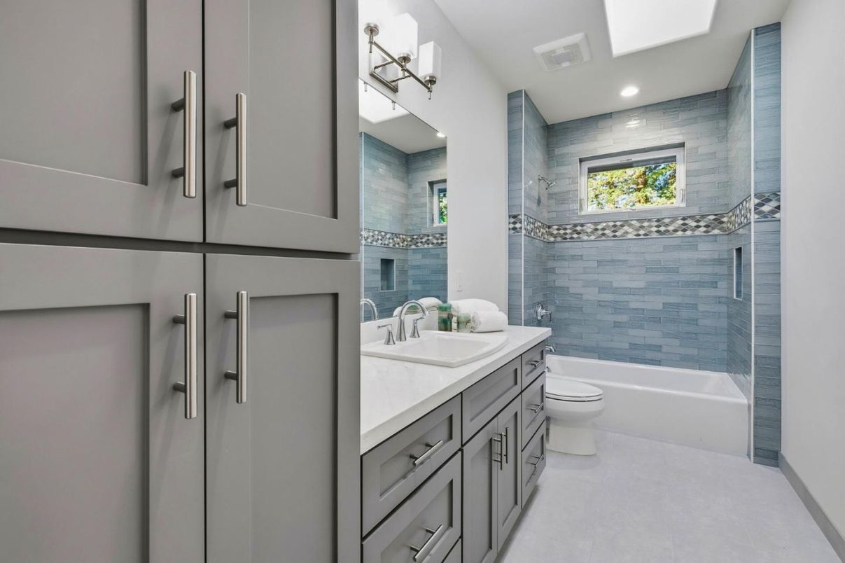 Bathroom, Interior, Recessed Lighting