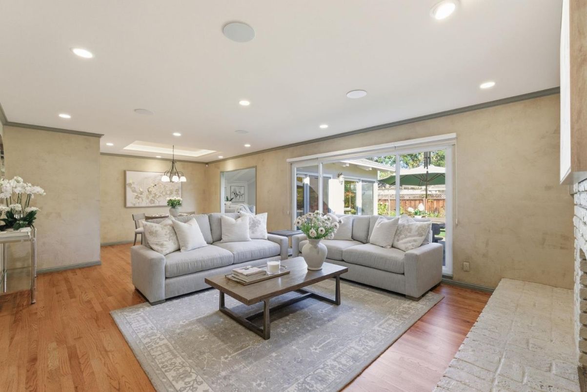 Dining room, Interior, Living room, Pendant Lights, Recessed Lighting, Wood Texture Flooring