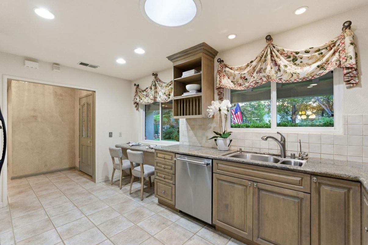 Dining room, Interior, Kitchen, Recessed Lighting