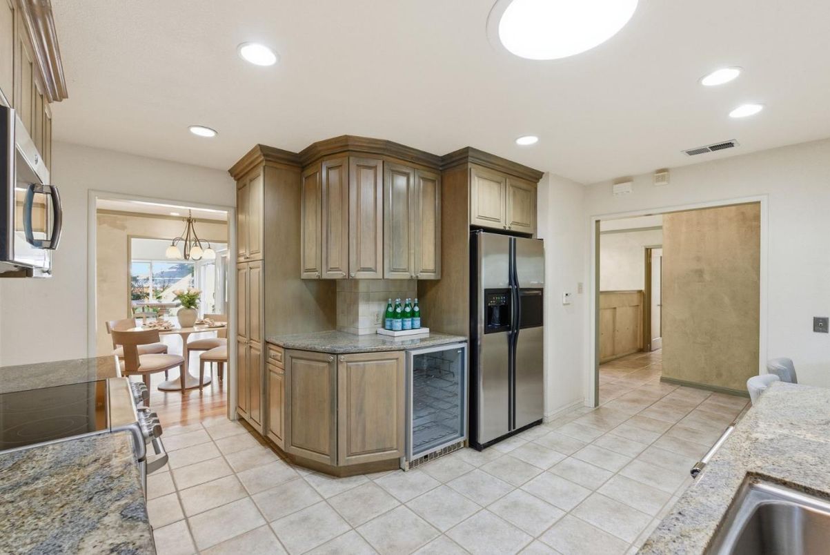 Dining room, Interior, Kitchen, Pendant Lights, Recessed Lighting, Stainless Steel Appliances