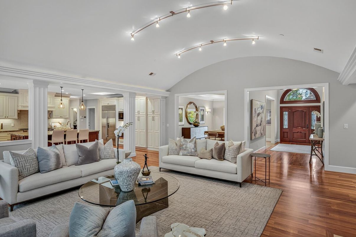 Interior, Kitchen, Living room, Pendant Lights, Wood Texture Flooring