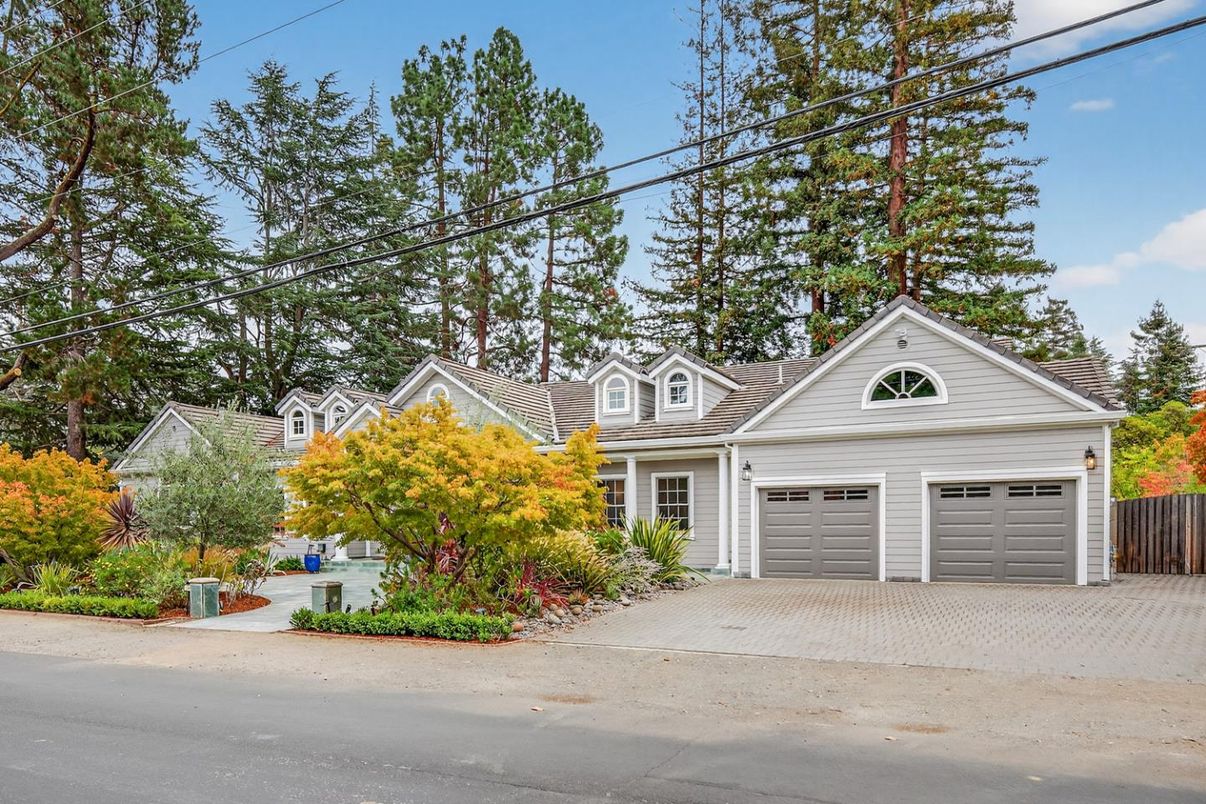 Attached, Exterior, Facade, Cape Cod