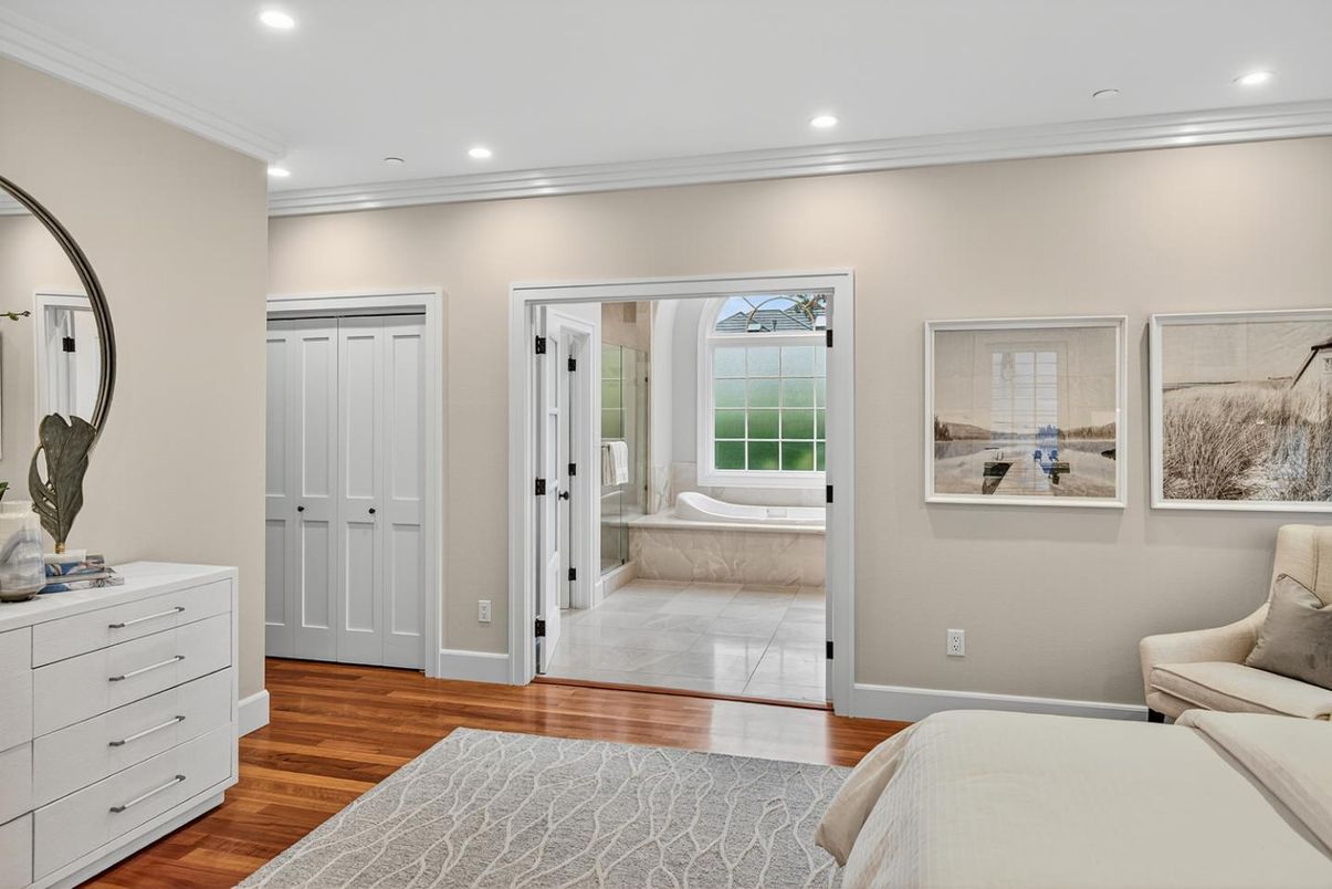 Bathroom, Bedroom, Interior, Recessed Lighting, Wood Texture Flooring