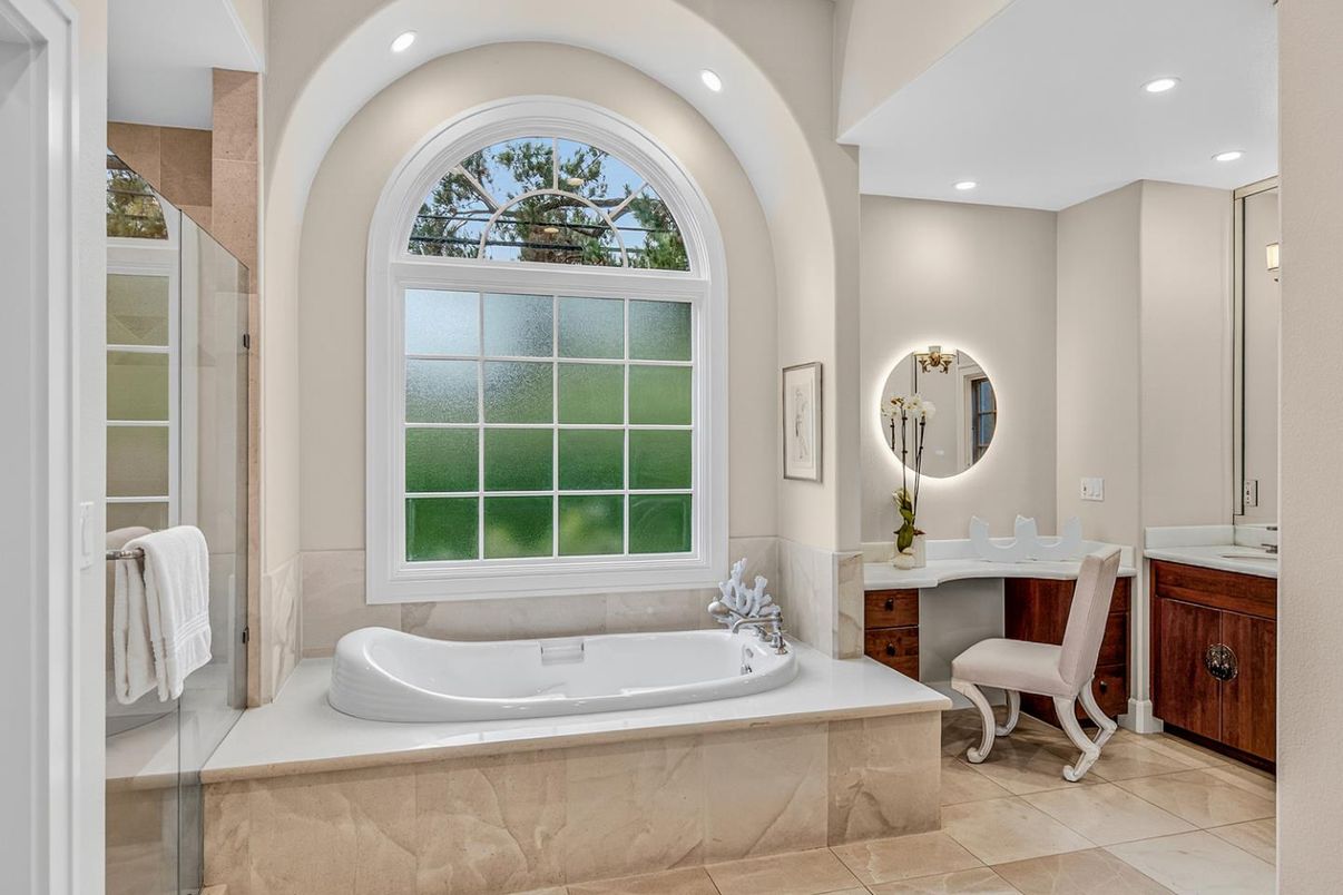 Bathroom, Interior, Recessed Lighting