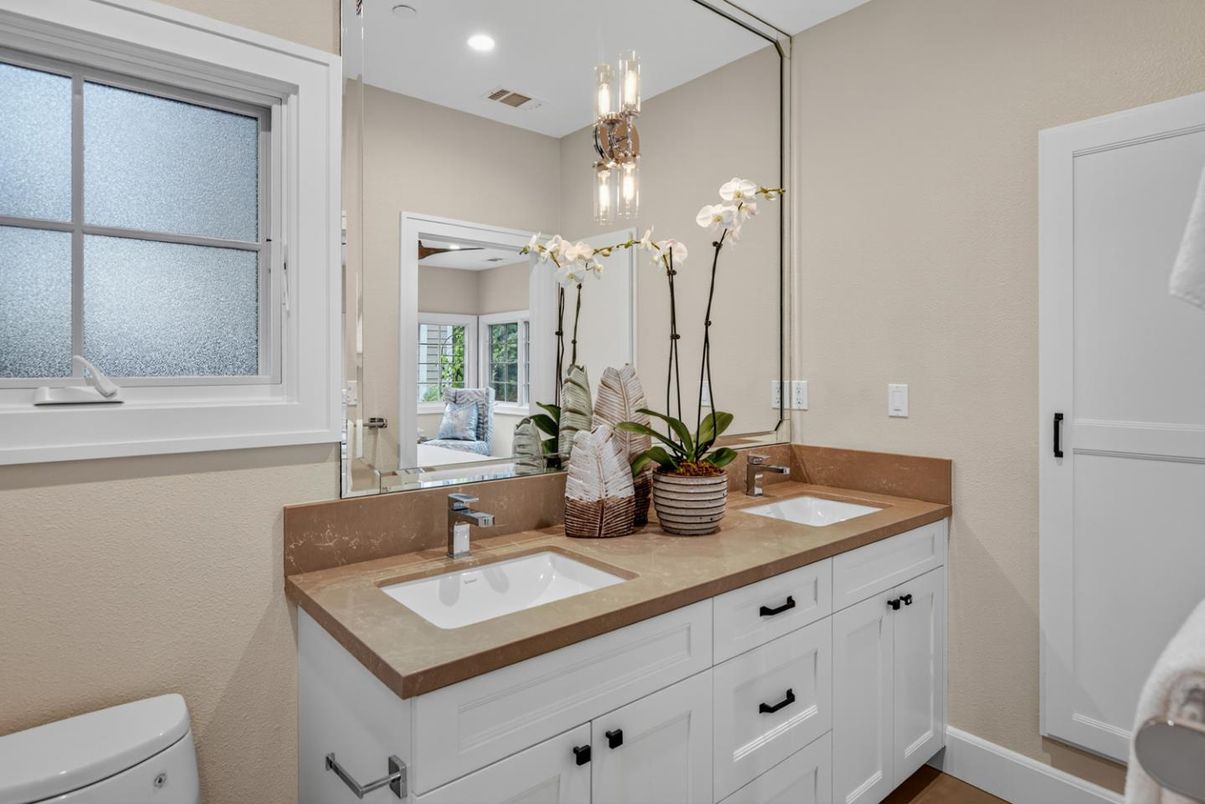 Bathroom, Dual Sink Vanities, Interior, Recessed Lighting