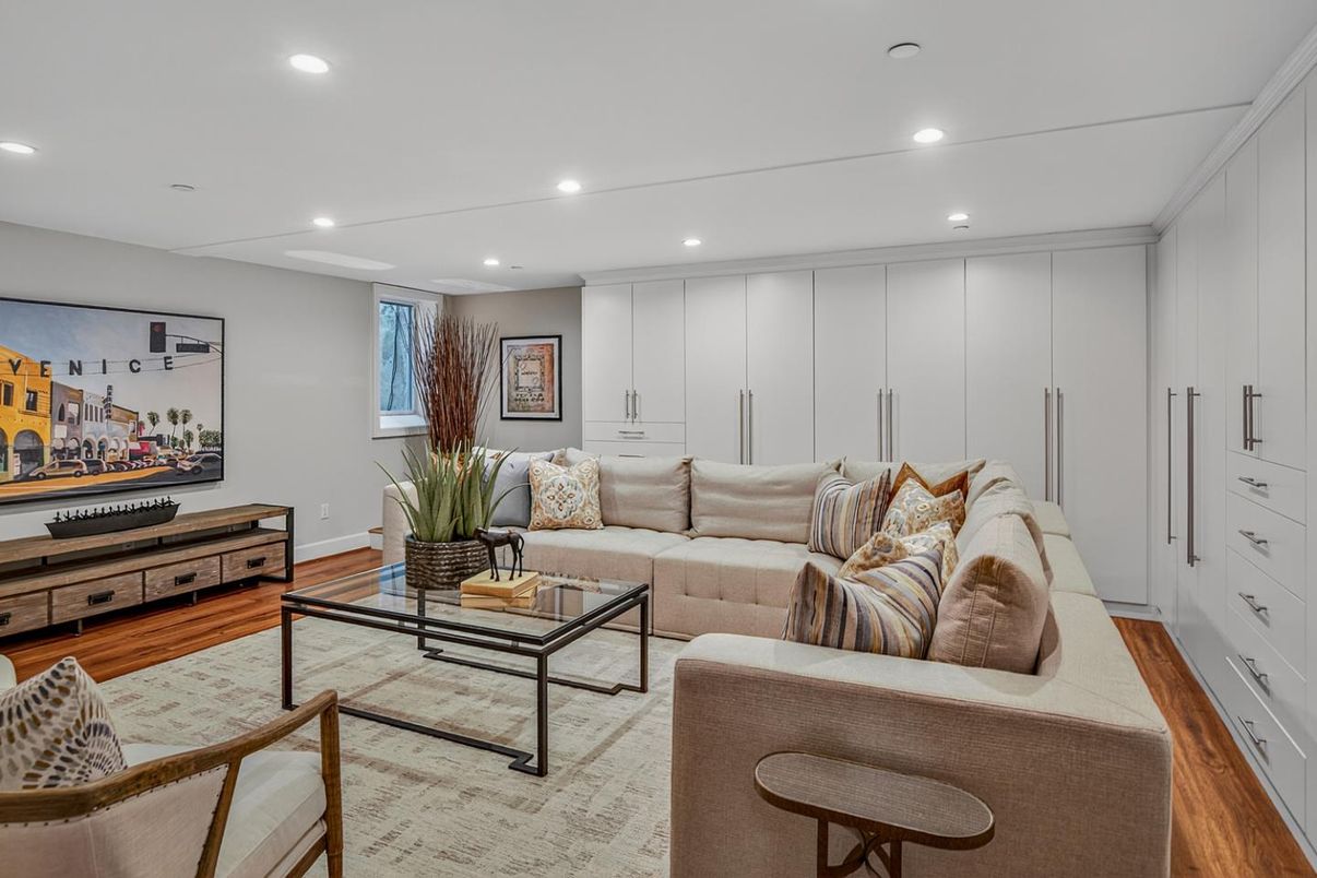 Interior, Living room, Recessed Lighting, Wood Texture Flooring