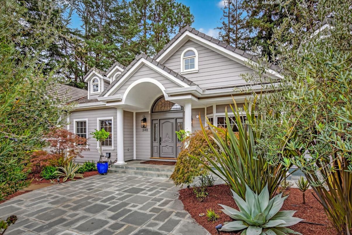 Exterior, Facade, Queen Anne Victorian