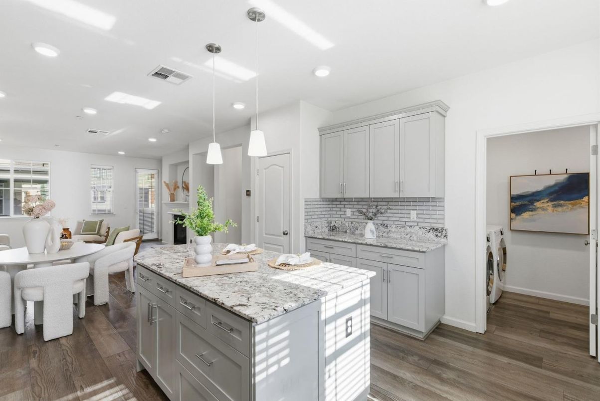 Dining room, Interior, Kitchen, Pendant Lights, Recessed Lighting, Wood Texture Flooring