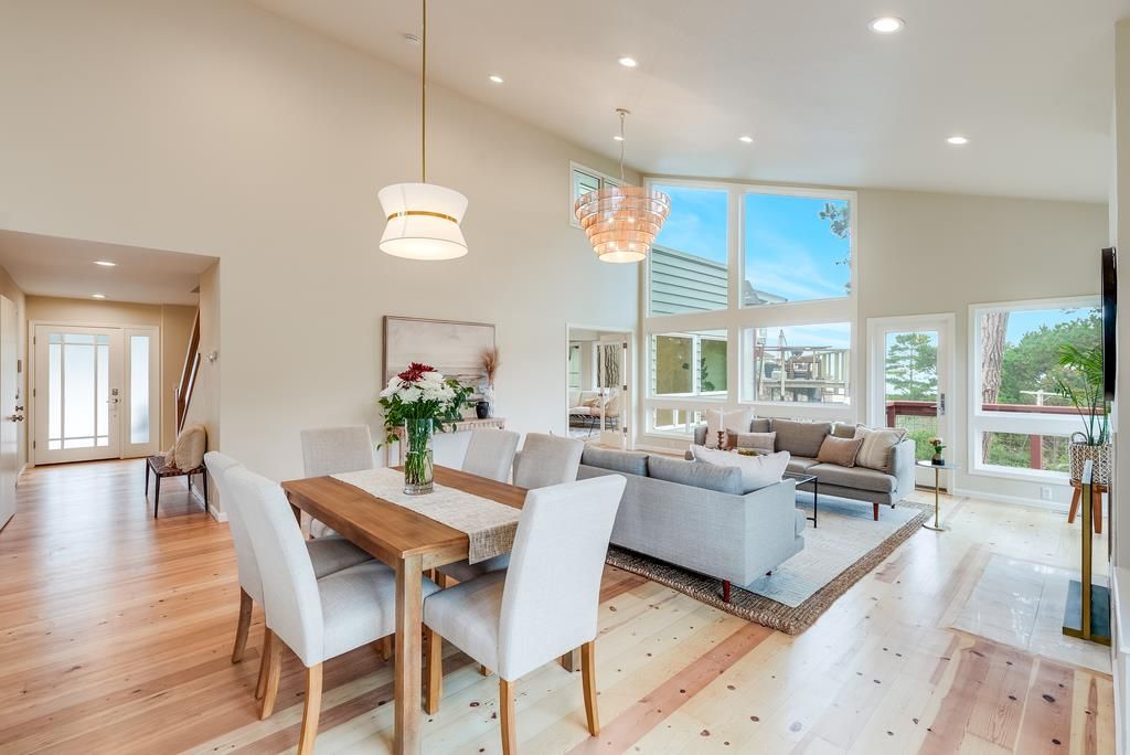 Chandelier, Dining room, Interior, Living room, Pendant Lights, Recessed Lighting, Wood Texture Flooring