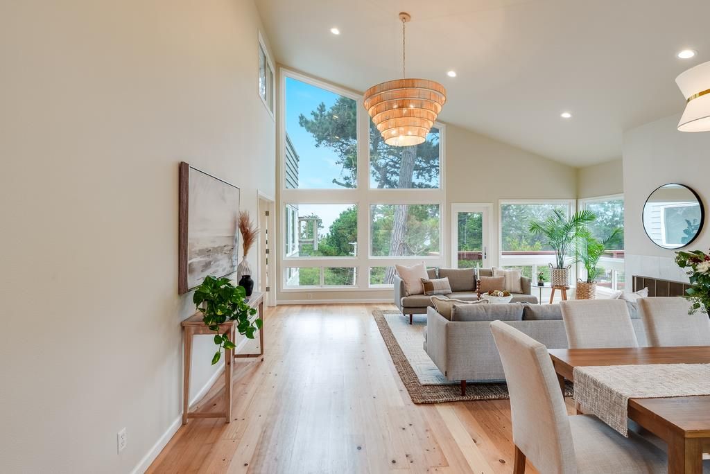 Chandelier, Dining room, Interior, Living room, Pendant Lights, Recessed Lighting, Wood Texture Flooring