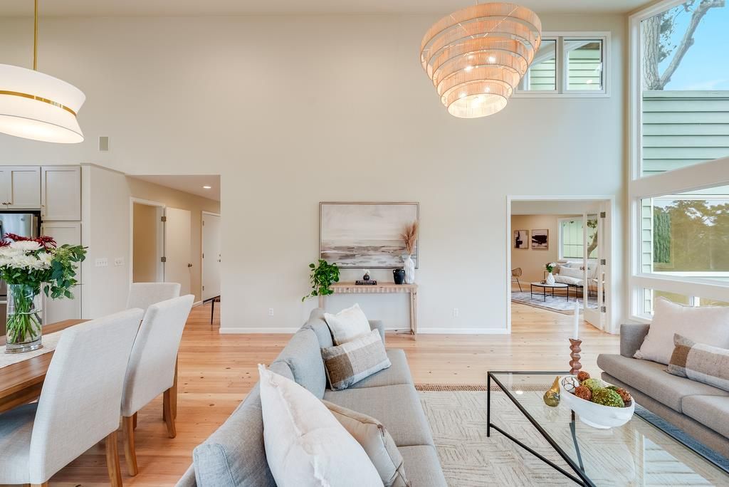 Chandelier, Dining room, Interior, Living room, Pendant Lights, Recessed Lighting, Wood Texture Flooring