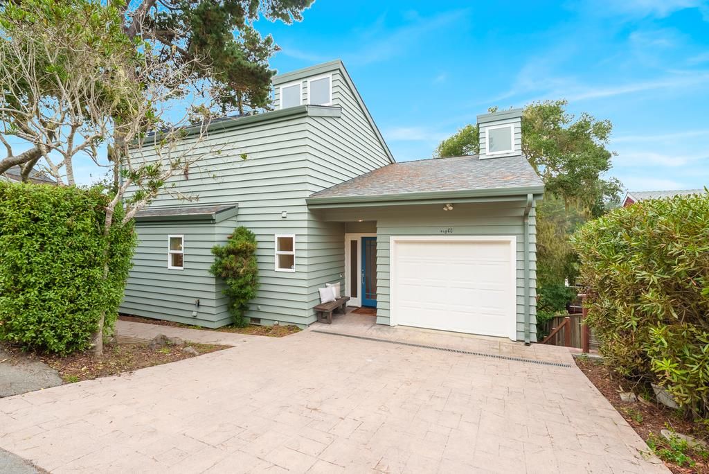 Attached, Exterior, Facade, Cape Cod