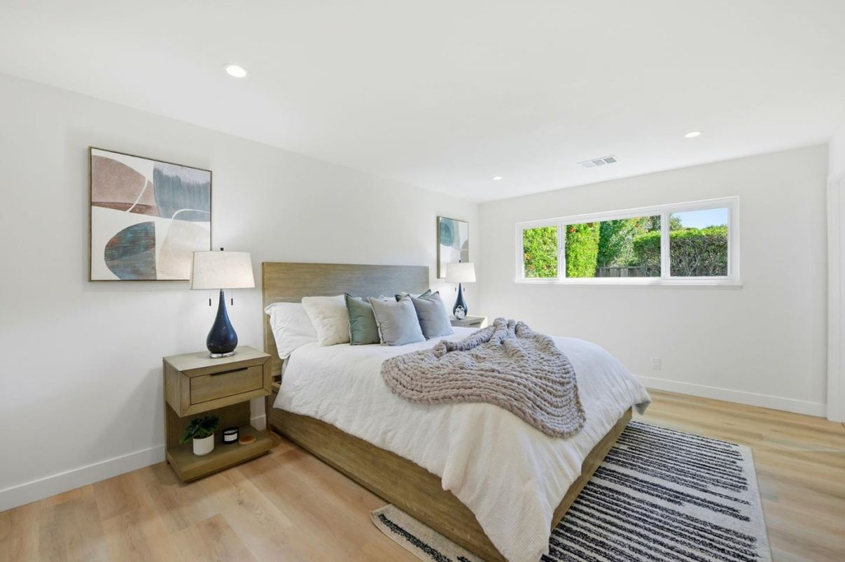 Bedroom, Interior, Recessed Lighting, Water, Wood Texture Flooring