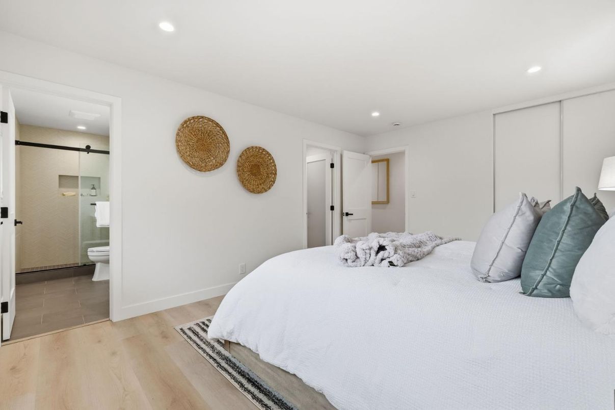 Bathroom, Bedroom, Interior, Recessed Lighting, Wood Texture Flooring