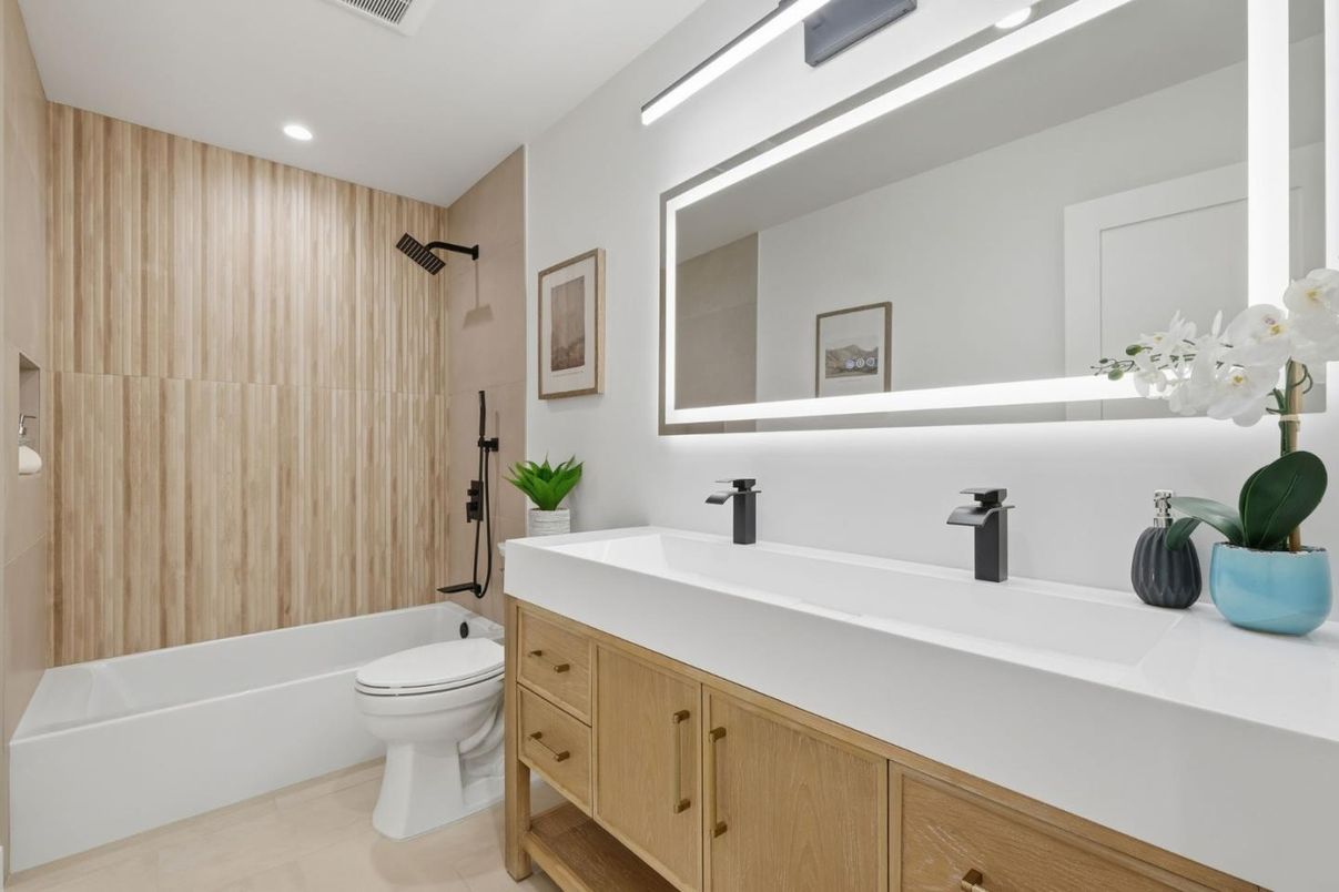 Bathroom, Interior, Recessed Lighting