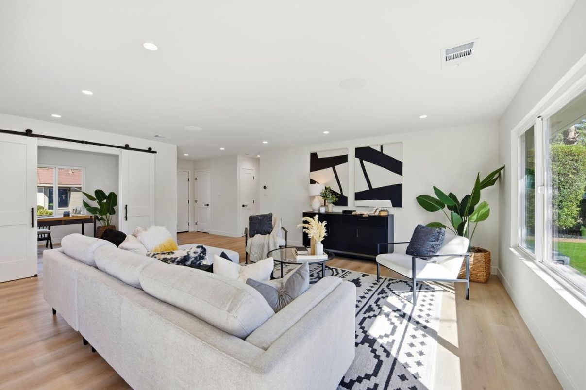 Interior, Living room, Recessed Lighting, Wood Texture Flooring