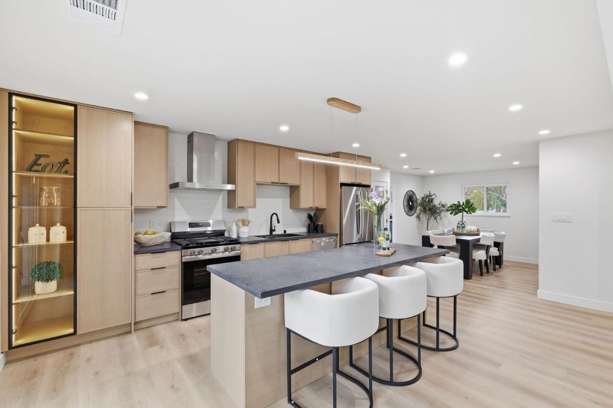 Dining room, Interior, Kitchen, Pendant Lights, Recessed Lighting, Stainless Steel Appliances, Wood Texture Flooring