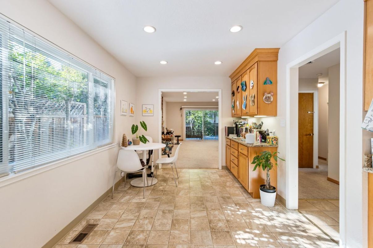Dining room, Interior, Recessed Lighting