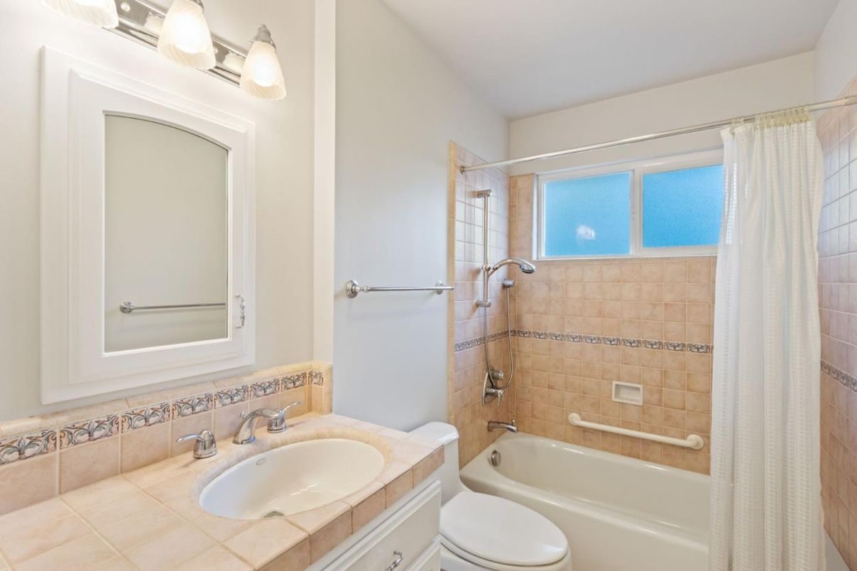 Bathroom, Interior, Tile Countertops