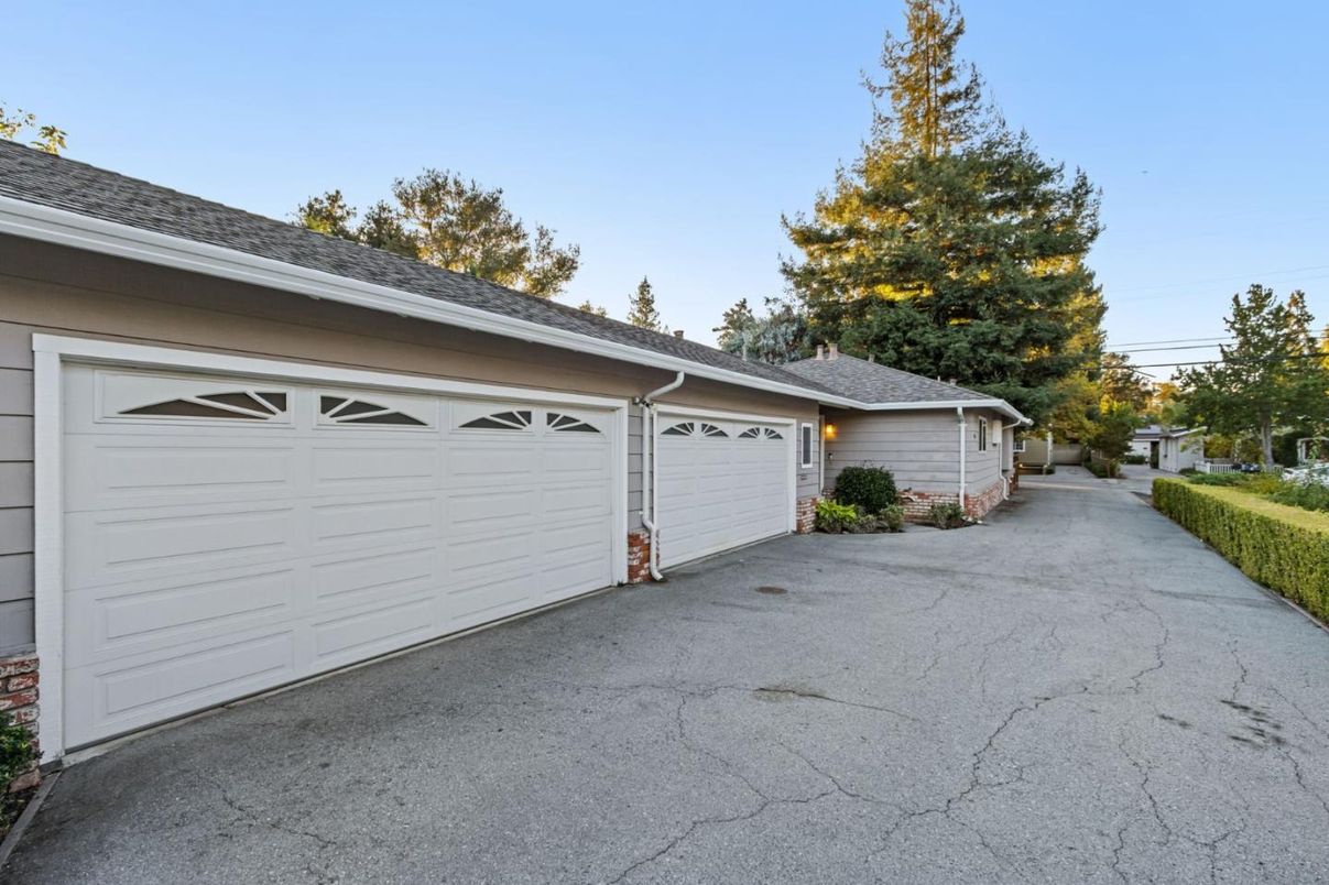 Detached Garage, Exterior