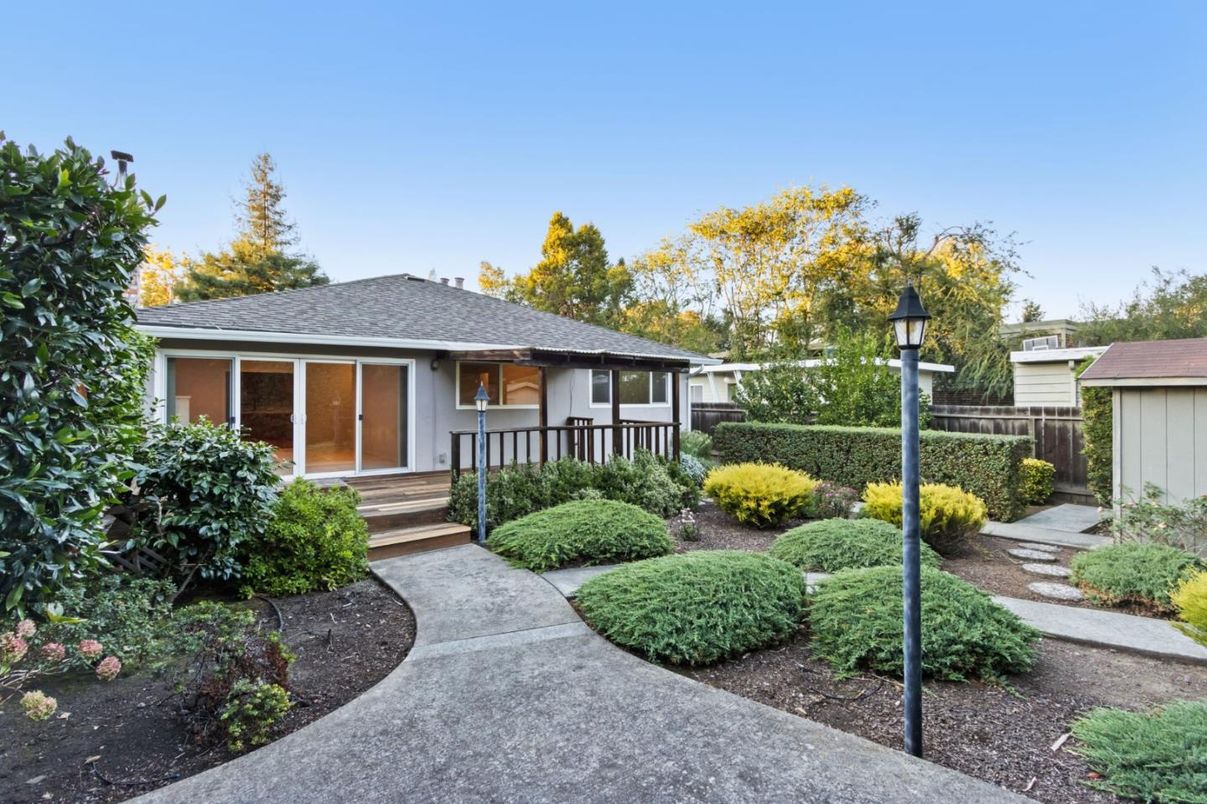 Backyard, Exterior, Facade, Ranch