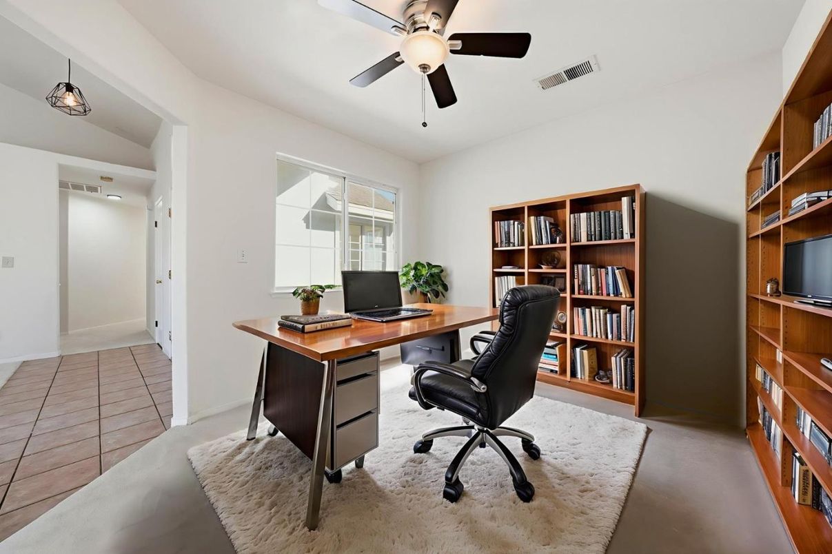 Home Office, Interior