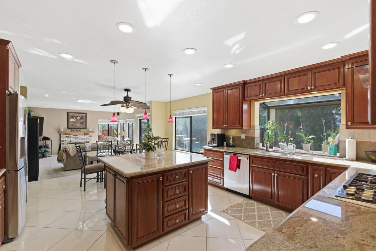 Dining room, Interior, Kitchen, Recessed Lighting