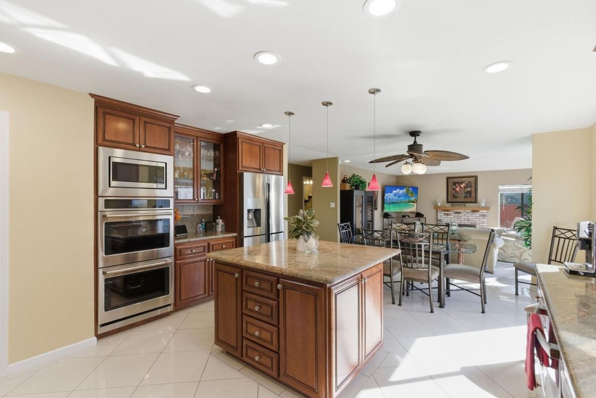 Dining room, Interior, Kitchen, Pendant Lights, Recessed Lighting, Stainless Steel Appliances