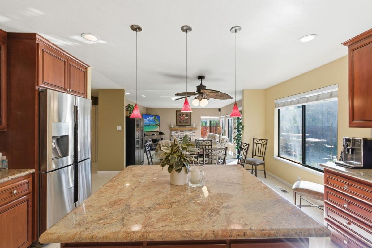 Dining room, Interior, Kitchen, Pendant Lights, Recessed Lighting, Stainless Steel Appliances