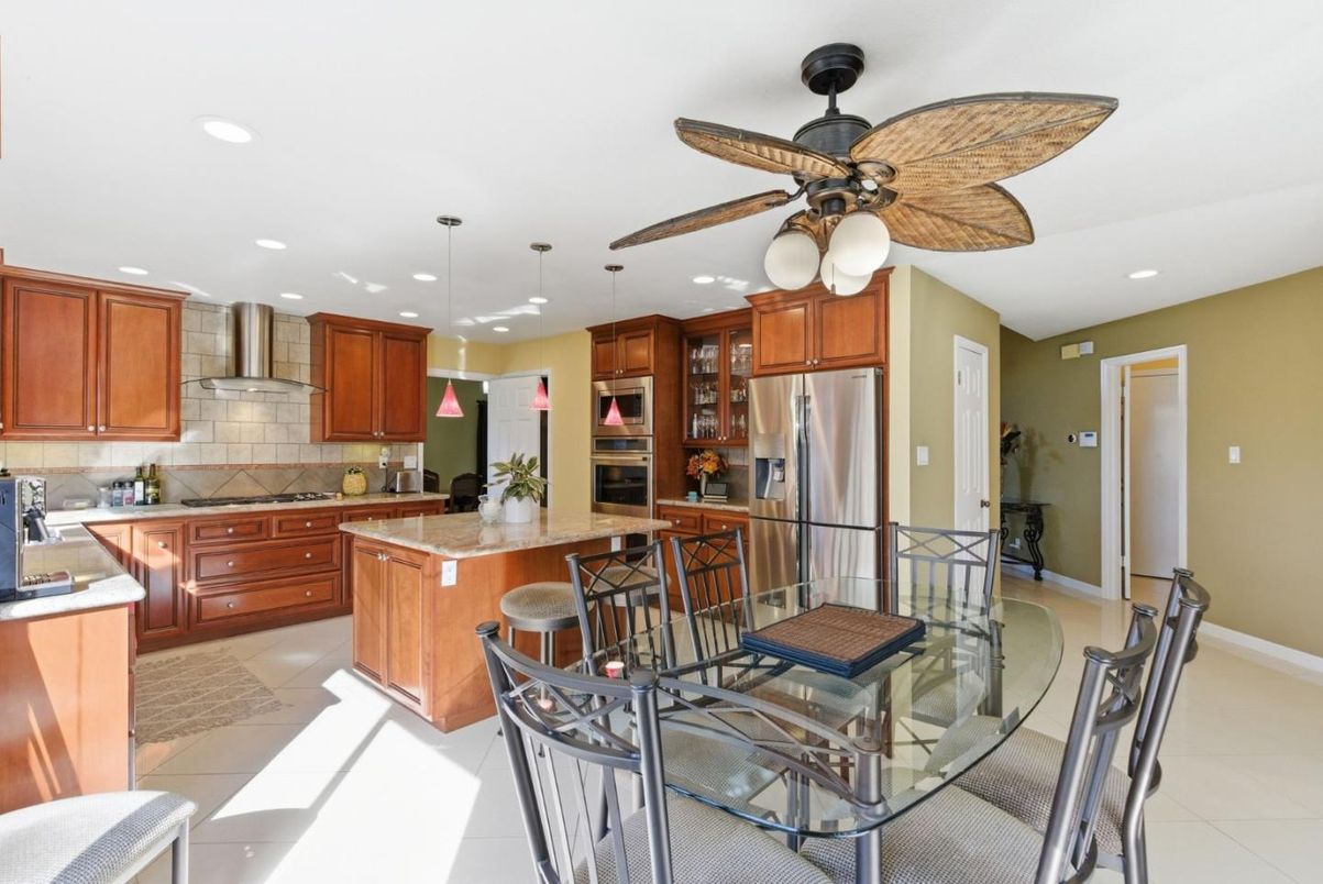 Dining room, Interior, Kitchen, Pendant Lights, Recessed Lighting, Stainless Steel Appliances