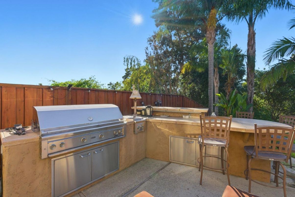 Exterior, Outdoor Kitchen