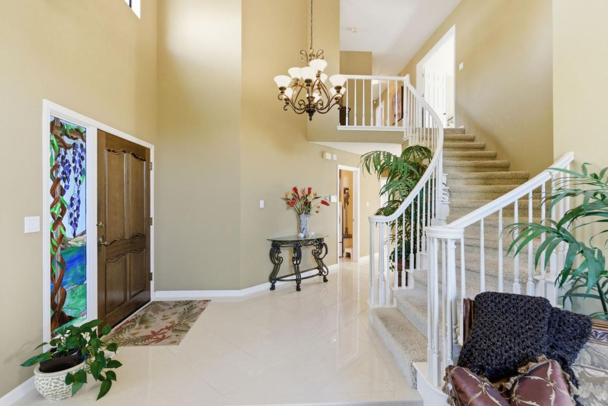 Chandelier, Interior