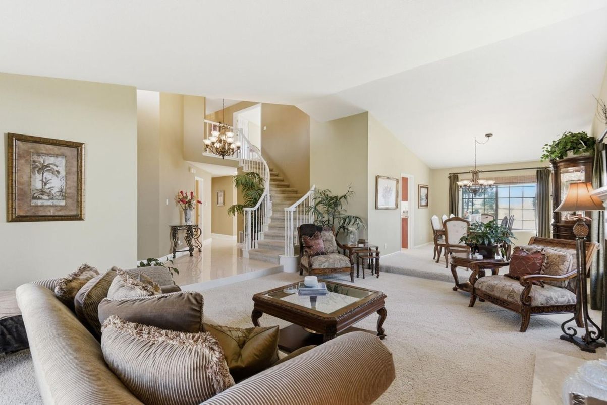 Chandelier, Dining room, Interior, Living room, Pendant Lights