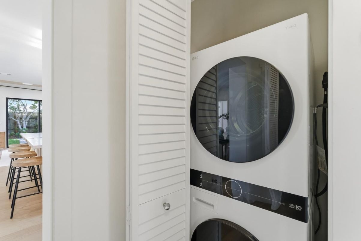 Interior, Utility Closets, Washer, Wood Texture Flooring