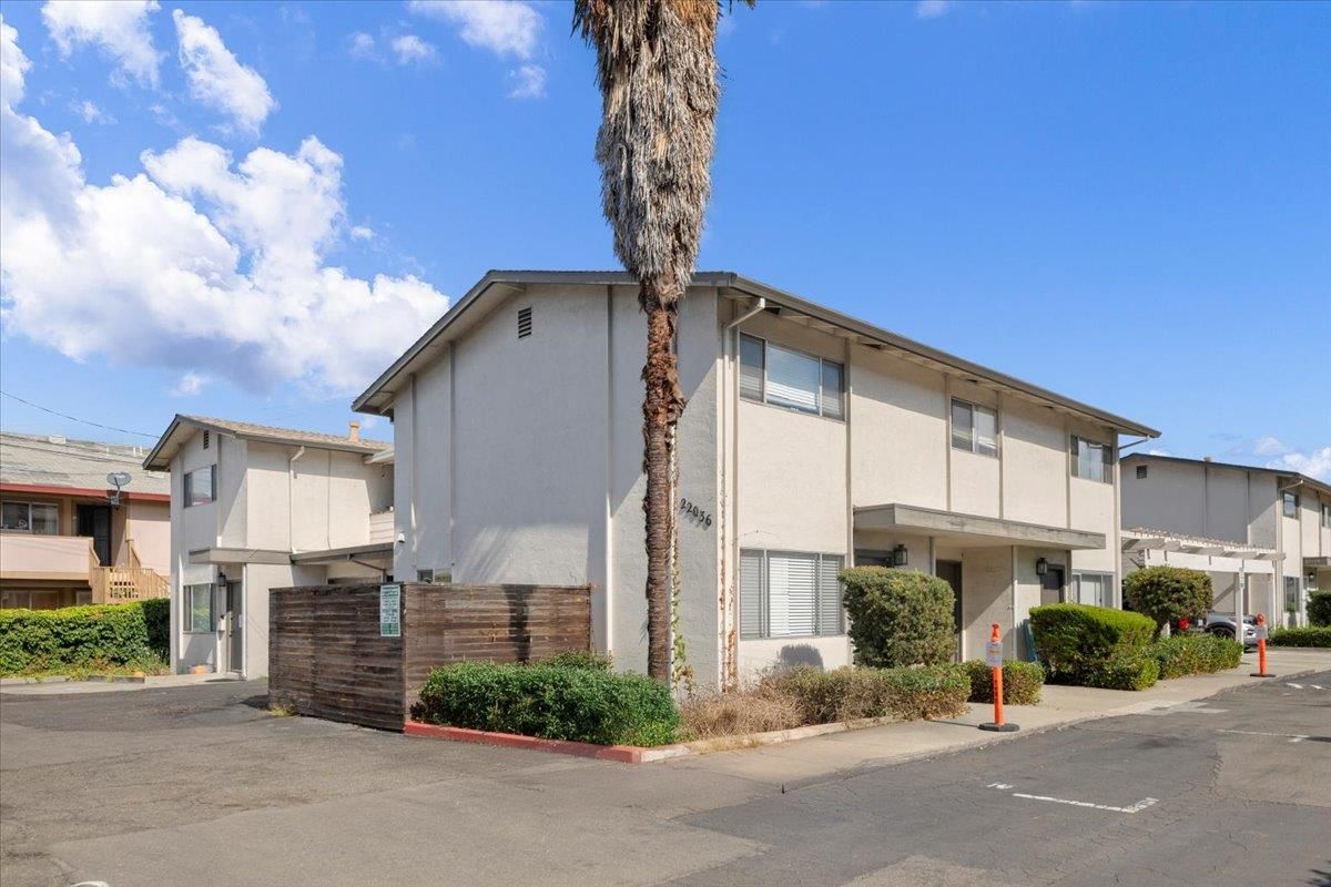 Attached, Exterior, Facade, Modern