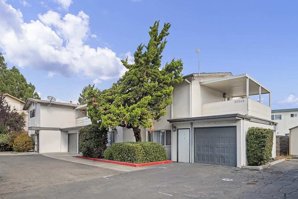 Attached, Exterior, Facade, Modern