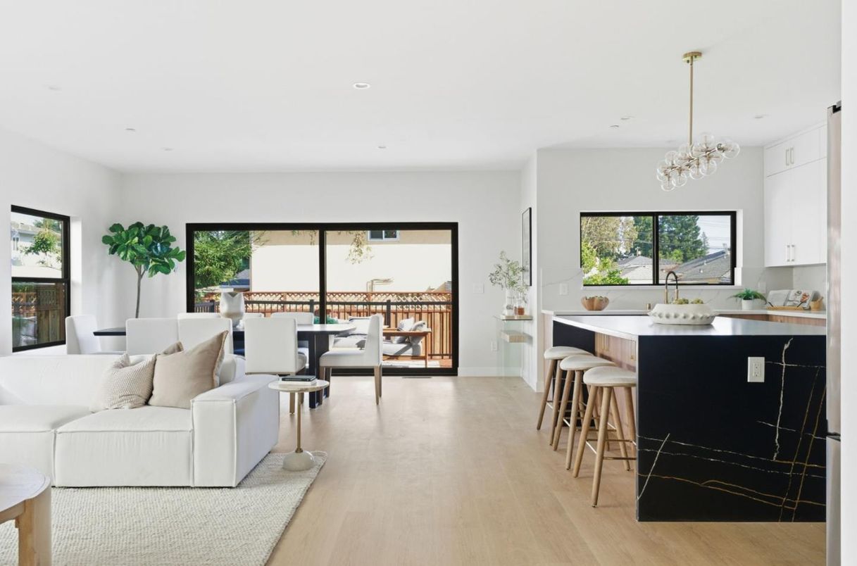 Chandelier, Dining room, Interior, Living room, Pendant Lights, Recessed Lighting, Wood Texture Flooring