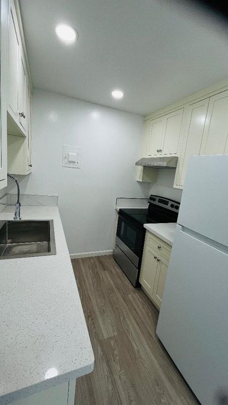 Interior, Kitchen, Recessed Lighting, Wood Texture Flooring