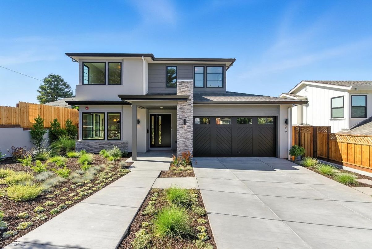 Attached, Exterior, Facade, Farmhouse