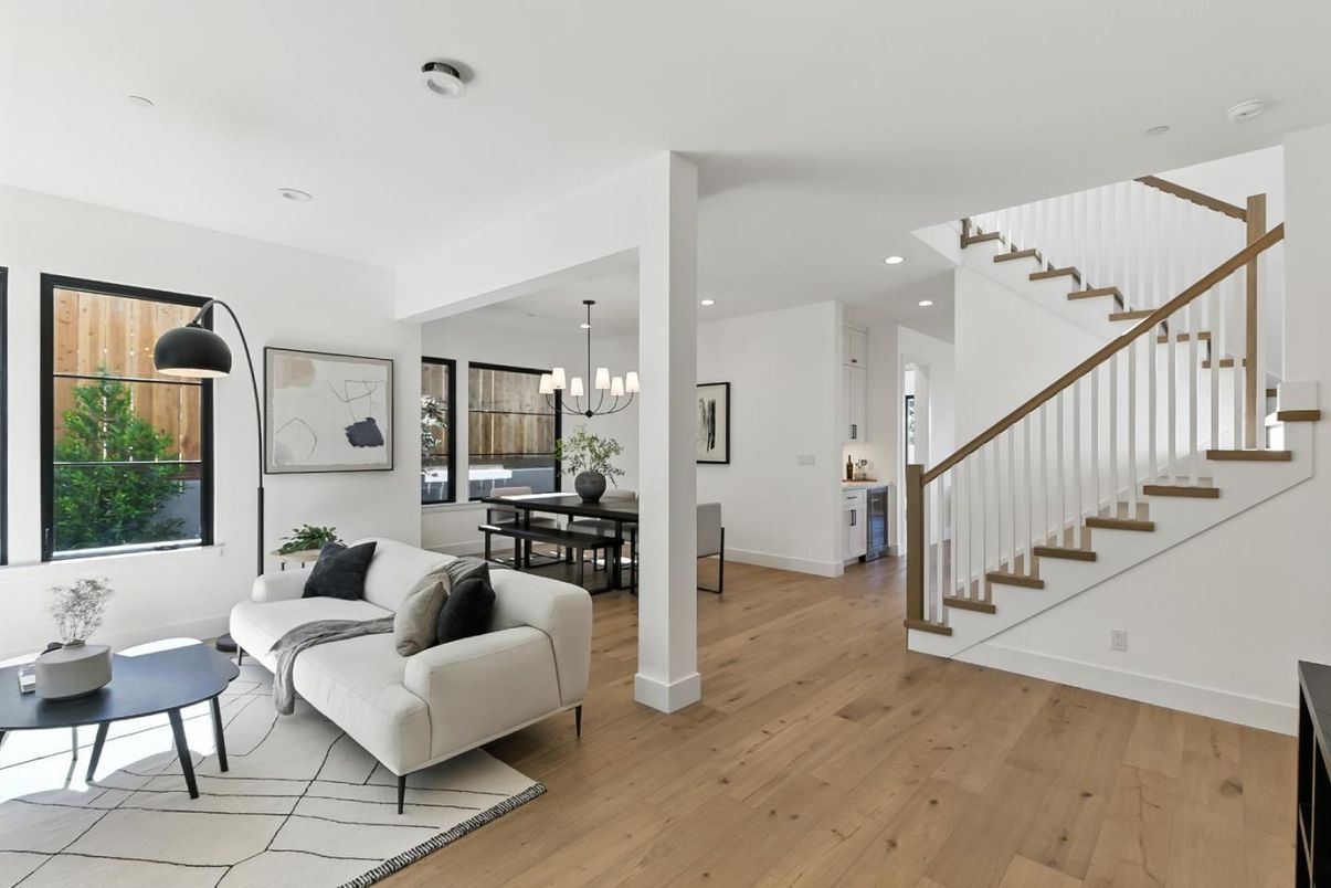 Chandelier, Dining room, Interior, Recessed Lighting, Wood Texture Flooring