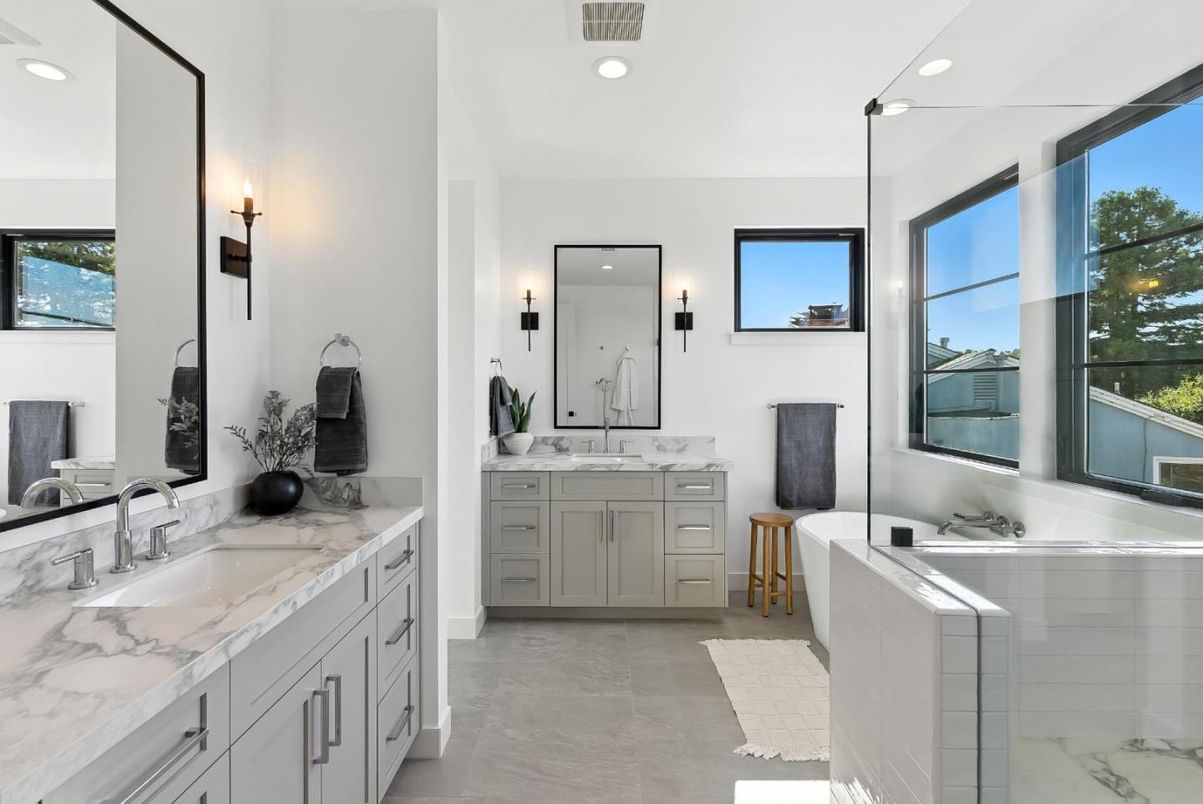 Bathroom, Dual Sink Vanities, Interior, Recessed Lighting