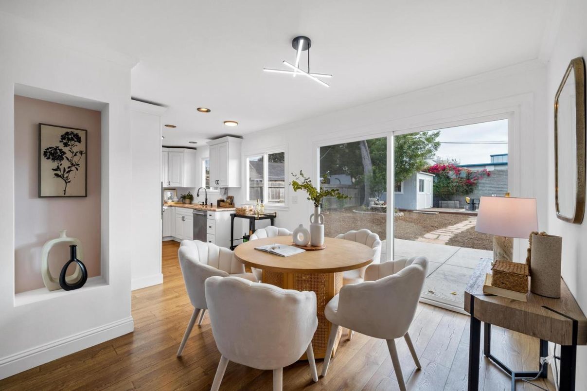 Dining room, Interior, Kitchen, Pendant Lights, Recessed Lighting, Wood Texture Flooring