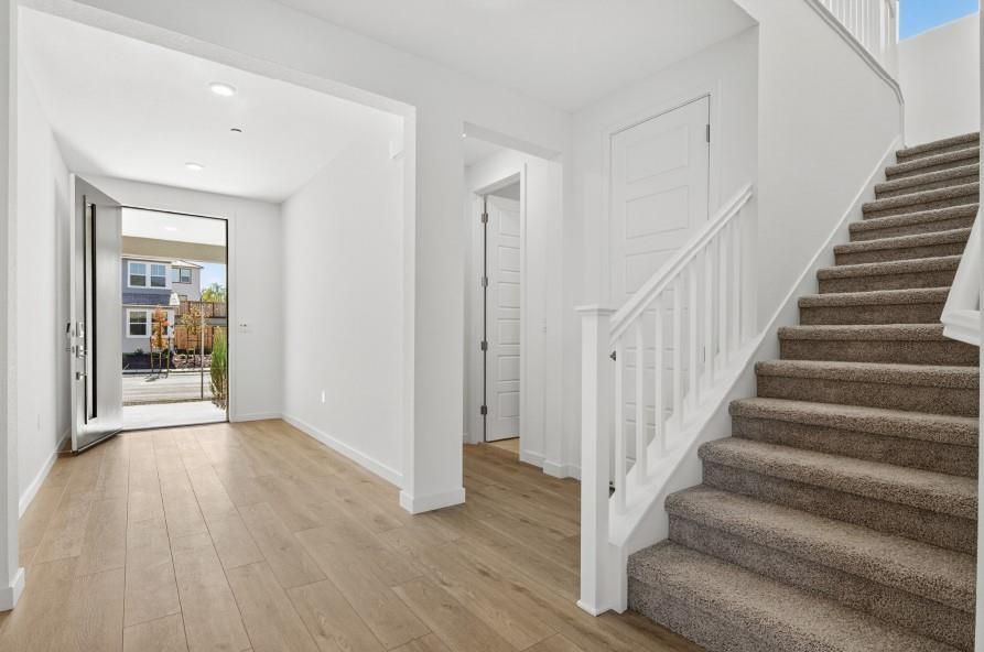 Interior, Recessed Lighting, Wood Texture Flooring