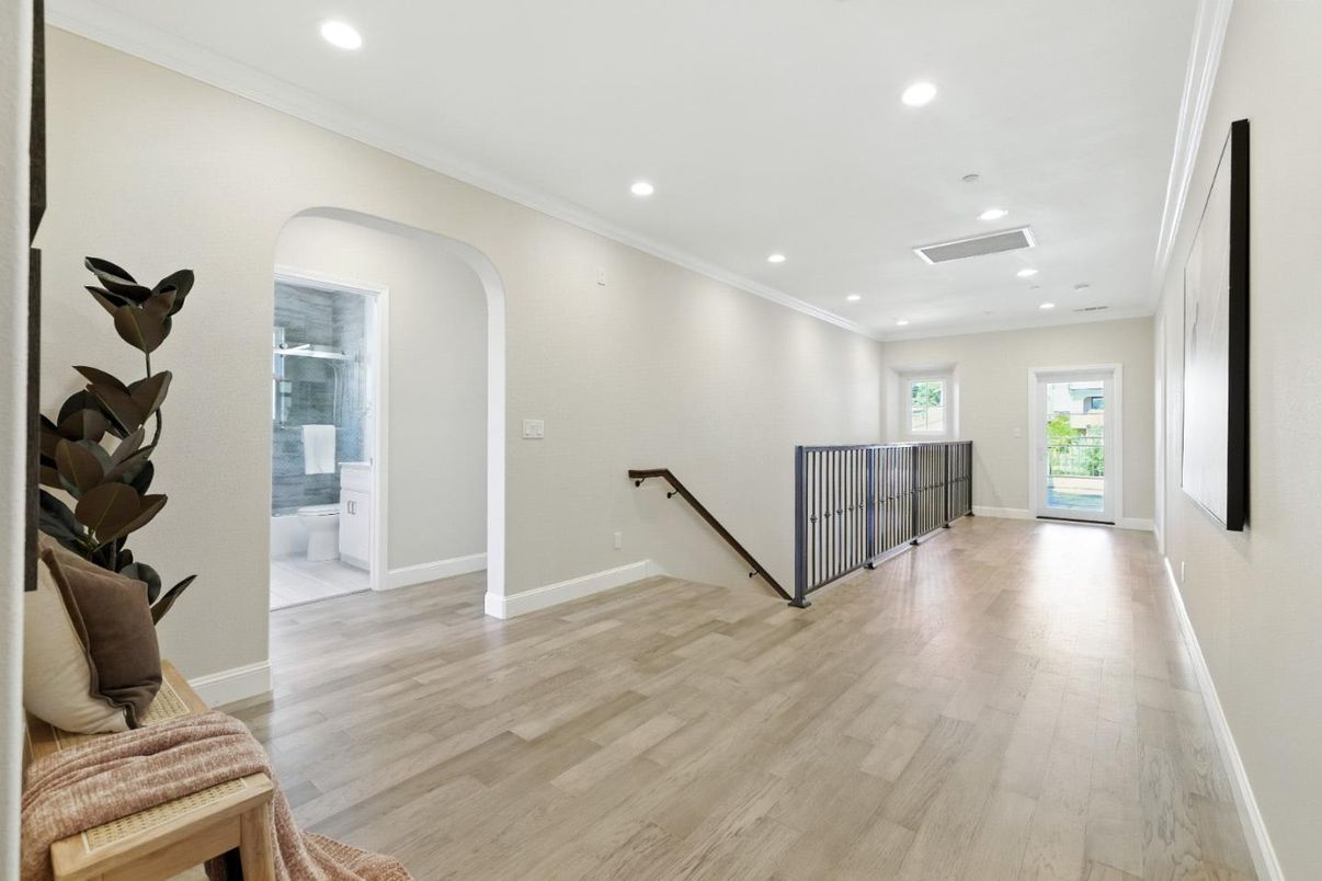Interior, Recessed Lighting, Wood Texture Flooring