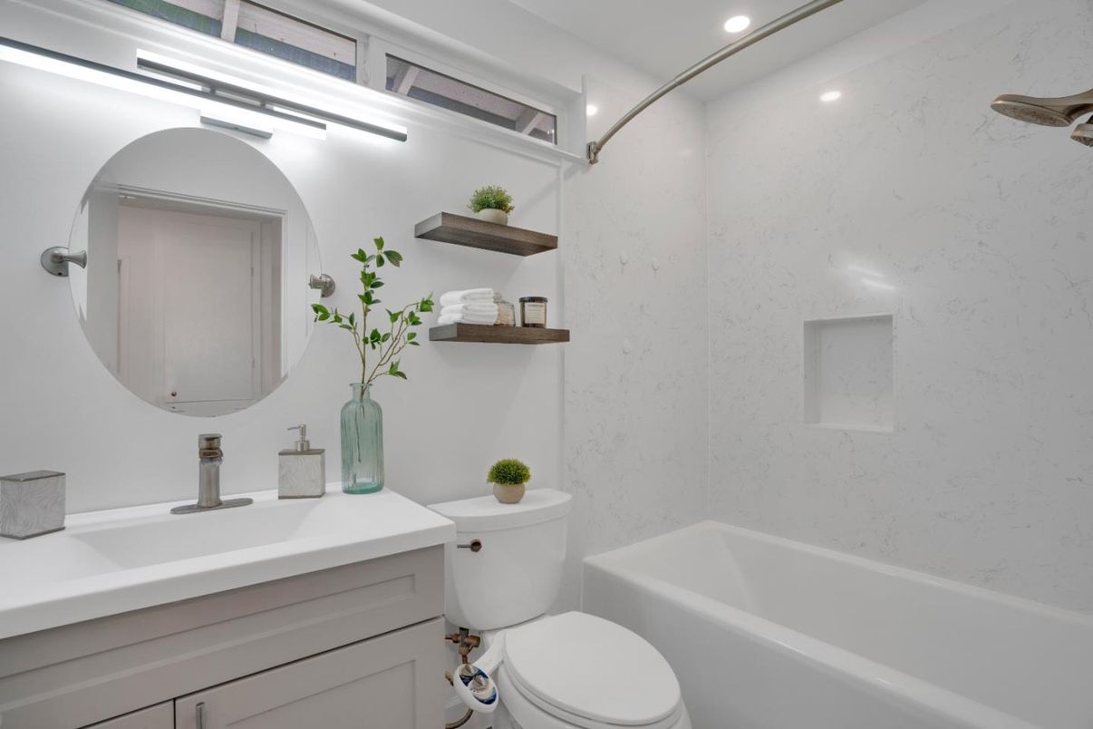Bathroom, Interior, Recessed Lighting