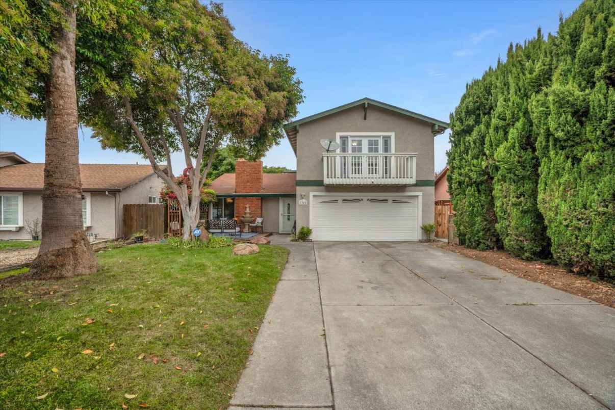 Attached, Backyard, Exterior, Facade, Split Level