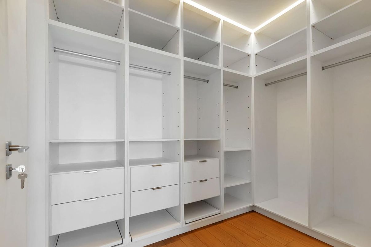 Interior, Walk-in Closets, Wood Texture Flooring