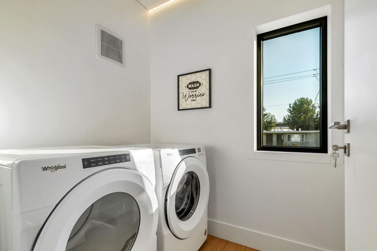 Interior, Washer, Wood Texture Flooring