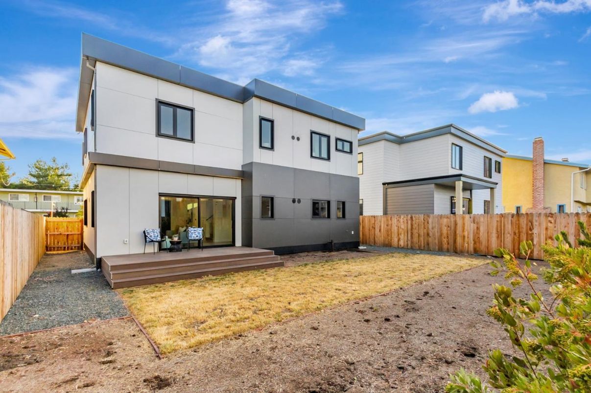 Backyard, Exterior, Facade, Modern